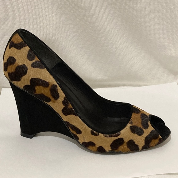 Gorgeous Wedge Leopard Print Stuart Weiztman heels Size 6 - Picture 3 of 11